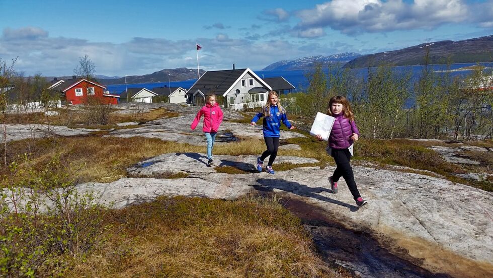 Det lyser idrettsglede av disse elevene, som skulle finne frem på Storhaugen i Kirkenes.
 Foto: Kirkenes skole