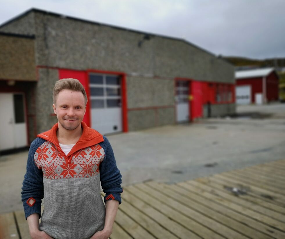 TRIVES TIL SKJÅNES: Sigve Larsen trives godt på Skjånes. Her er han utenfor Skjånesbruket.
 Foto: Erik Brenli