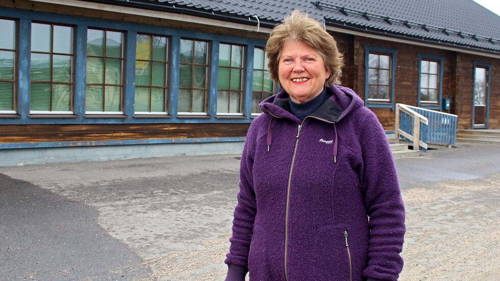 Mari-Ann Nilssen foreslår at denne bygningen i Varangerbotn (bak) nå skal huse biblioteket og Isak Saba senteret.
 Foto: Torbjørn Ittelin