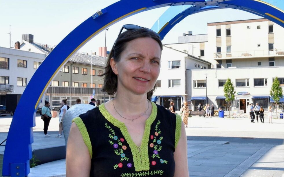 Laura Kjølås er bekymret for de som opplever en dobbelt belastning. – Det kan være en belastning å ha på seg kofta, og det kan være en belastning å vise at du er homofil, sier Kjølås til Ságat.
 Foto: Cecilie Ditløvsen