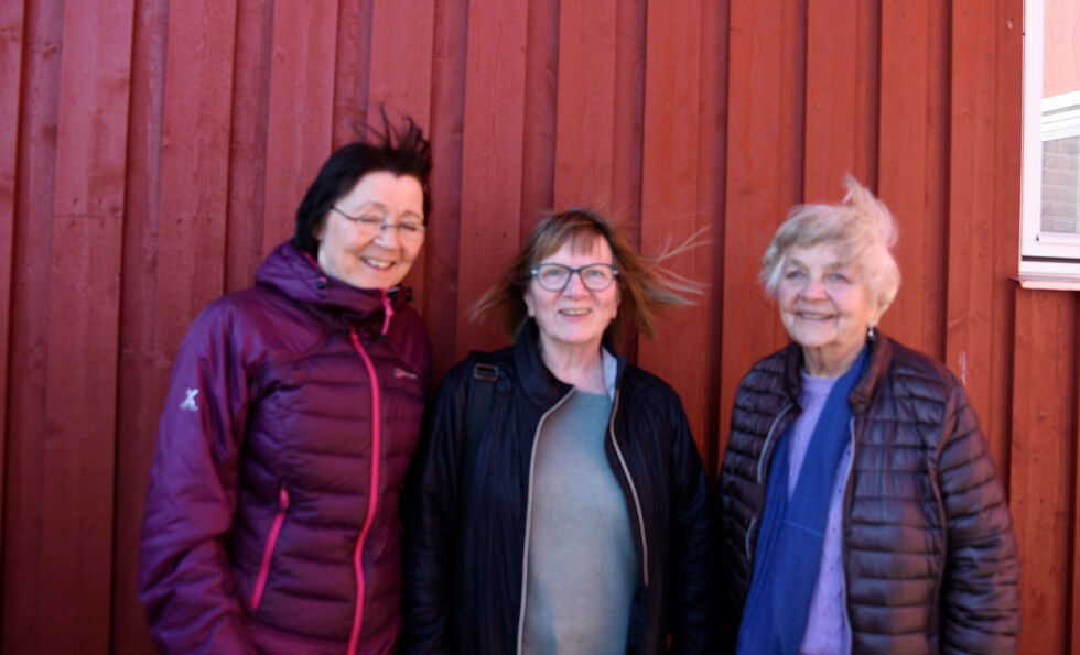 Livsglede for eldre arrangerer samling i Lakselv på frigjøringsdagen. Fra venstre Unni Johansen, Siv Opdahl og Maija Hoikka.
 Foto: Oskar Melkeraaen Aas