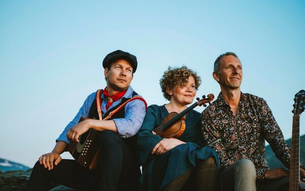 Trio Raisista med god stemning på kvænfolkets dag