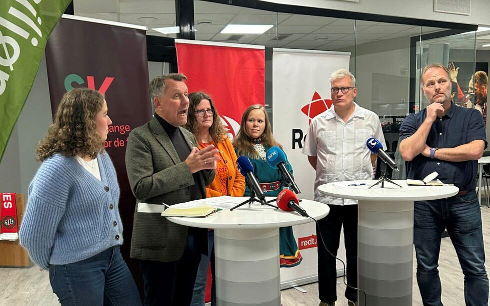 De fem partiene presenterer sitt program. Fra venstre påtroppende varaordfører Sigrid Bjørnhaug Hammer (SV), ordfører Gunnar Wilhelmsen (Ap), Barbara Vögele (MDG), Kathrine Strandli (Sp), Peder Joakimsen (R) og Pål Julius Skogholt (SV).
 Foto: Tromsø Ap