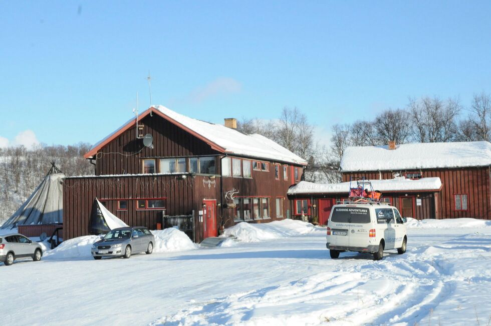 Jan Kåre Sivertsen måtte ut med 1500 kroner for den første testen. deretter 500 hver gang, for å kunne dra fra Finland til Neiden fjellstue for å føre nødvendig tilsyn . Foto: Hallgeir Henriksen
 Foto: Hallgeir Henriksen