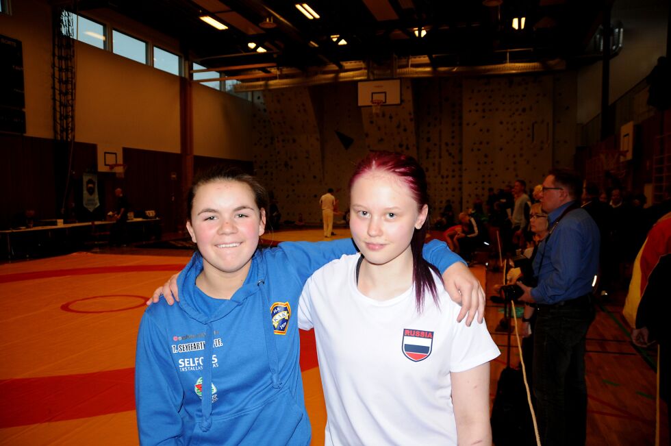 Kaja Bergersen og Selina Pettersen fra Tana.
 Foto: Hallgeir Henriksen