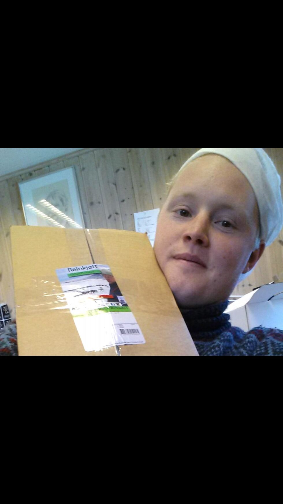 Nils Mathias Bransfjell har sendt premier, reinkjøtt selvsagt, til to av de mange som kom med tilbakemeldinger på hans forespørsel på Facebook.
 Foto: Facebook