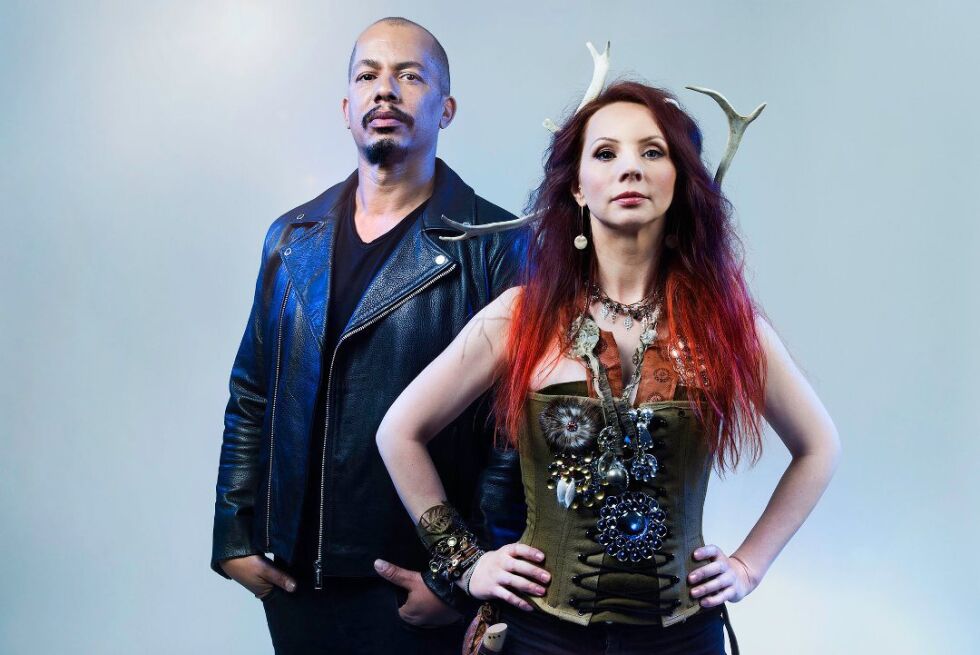 Elin Kåven fra Karasjok er den ene halvdelen av gruppa Elin & The Woods. Sammen med Robin Lynch i gruppa er hun en av de store favorittene til å vinne den norske finalen i Melodi Grand Prix lørdag.
 Foto: Privat