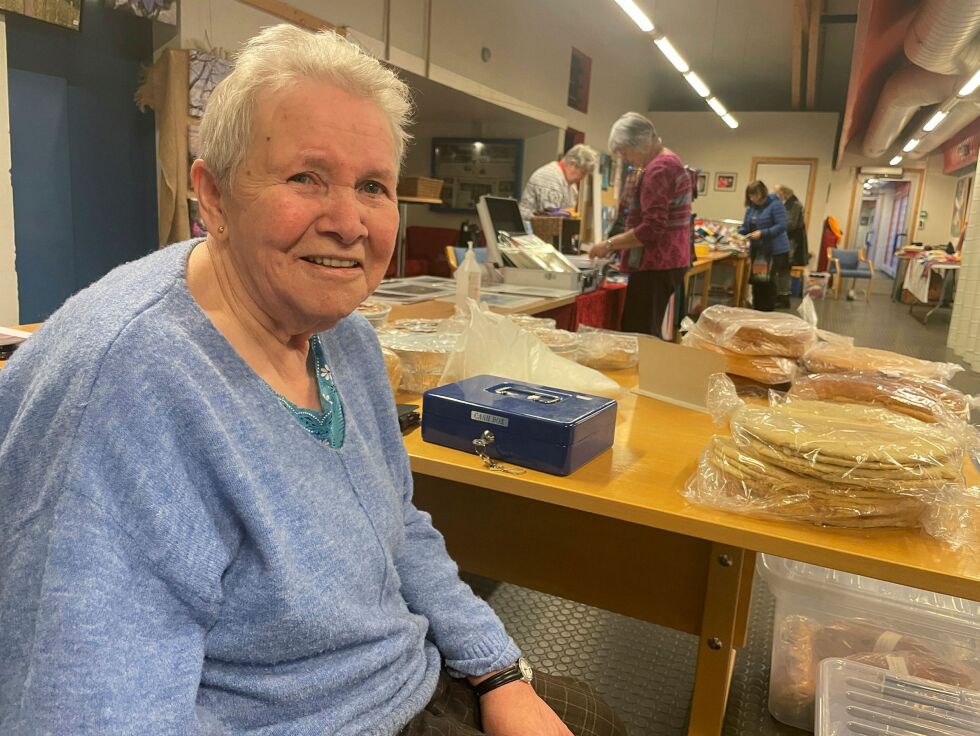 Ruth Johansen har med seg lefser med en fin forhistorie.
 Foto: Birgitte Wisur Olsen