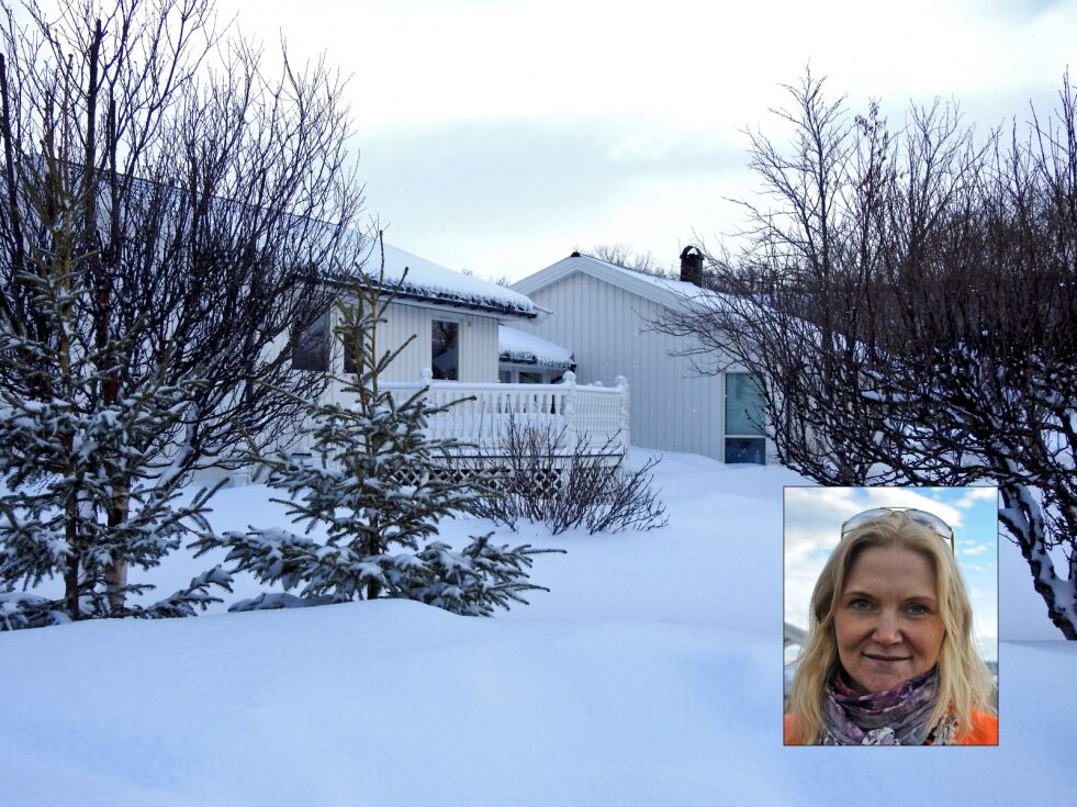 Marita Naukkarinen (innfelt) må få en gravemaskin til å grave opp hagen hennes, i Akkøyringen i Lakselv. Det blir dyrt. Kommunen nekter å ta ansvar.
 Foto: Kristin Marie Ericsson