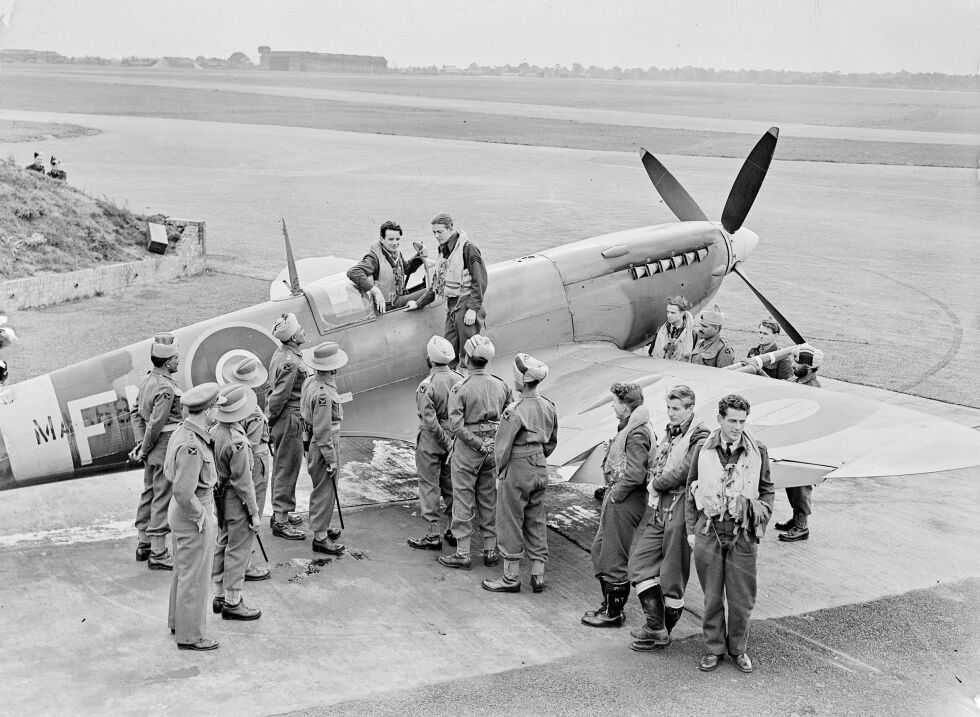 De flere titalls fotografier fra det norske flyvåpen i Storbritannia er rene gullgruven for flyinteresserte.
 Foto: Riksarkivet. NTBs Krigsarkiv