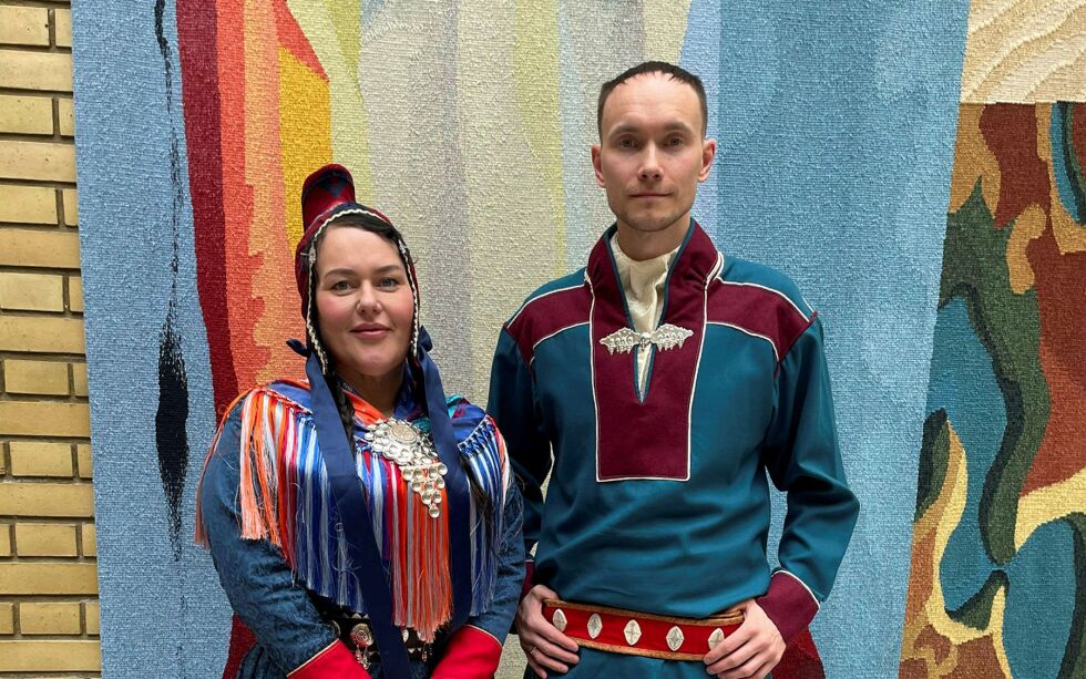 Sametingspresident Silje Karine Muotka og sametingsråd Runar Myrnes Balto på Stortinget 1. juni i anledning offentliggjøring av rapporten fra Sannhets- og forsoningskommisjonen.
 Foto: Siv Eli Vuolab, Sametinget