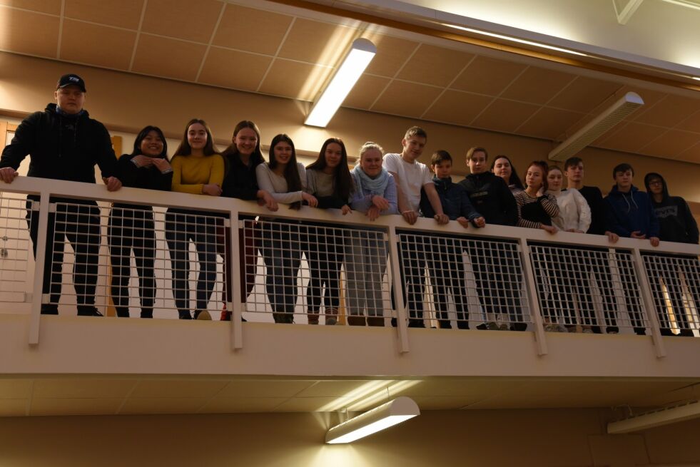 Her er det nye ungdomsrådet i Porsanger kommune: Caroline Mjelde, Victor Hansen, Julie Andrea Evensen, Jan Robert Mikalsen, Christina Olasdatter Mikalsen, Linnea Eliassen, Tobias Dagsholm Johansen, Silje Arild Solheim, Sigurd Elias Eliassen, Anton Hansen, Sarah Karita Mikalsen Guttorm, Janna Alva Mori Esaiassen, Ariel Marie Nilsen Myrheim, Ina Sai Lumikid Nilsen, Noah Olsen og Stian Johnsen Nikoma. Yngve Johannessen var ikke til stede og Sigurd var vara for han denne samlingen.
 Foto: Kristin Humstad