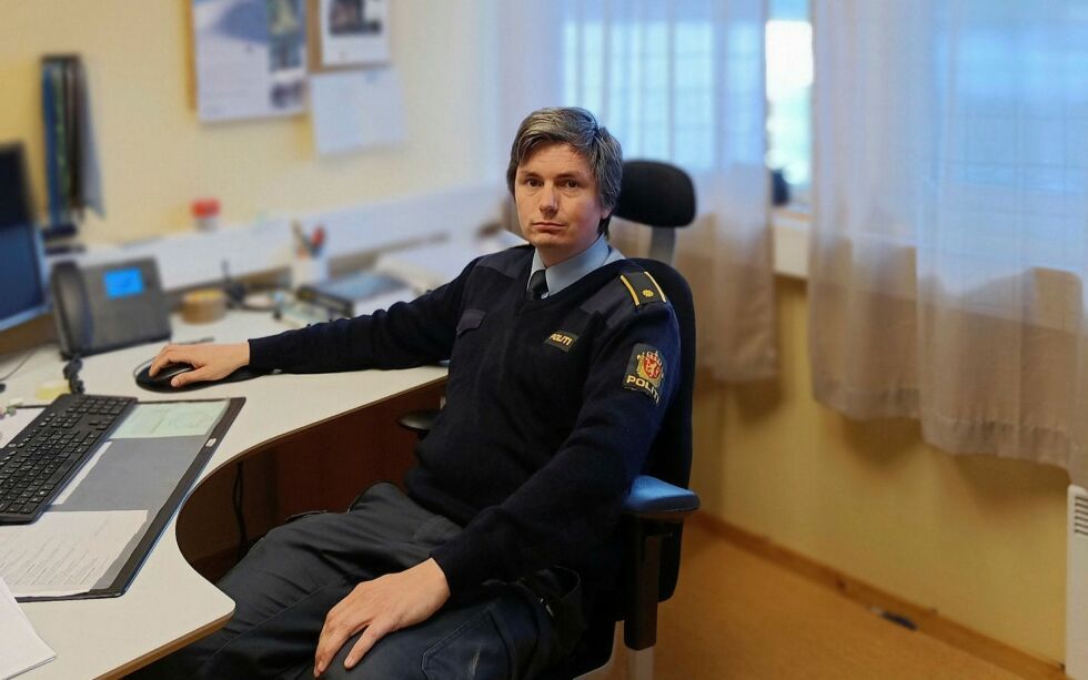 Mads Ståle Saari er forebyggende kontakt for politiet. Han ønsker nå å gå ut med hva som skjer i Karasjok på kvelds- og nattetid.
 Foto: Politiet