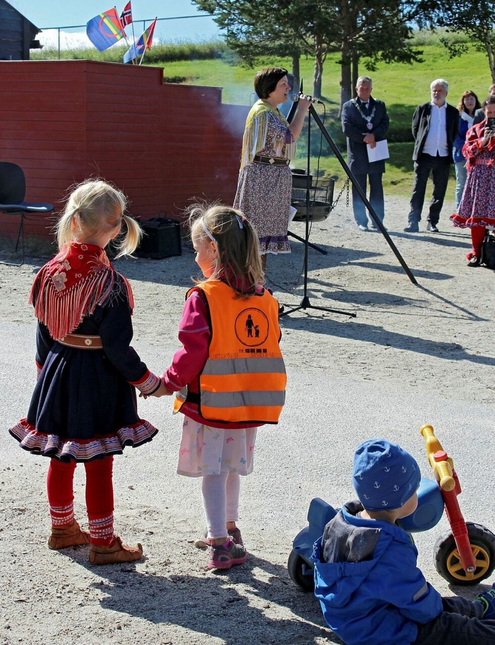 Bildet er fra åpning av den sørsamiske barnehageavdelinga Svaale (fjellrev) i Røros i 2016.
 Foto: Sametinget