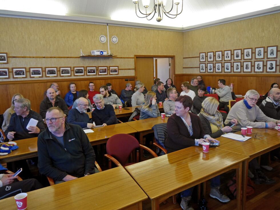 Rundt 50 personer møtte frem da Nordkapp Arbeiderparti avviklet åpent folkemøte om Nordkapp-saken på rådhuset tirsdag kveld.
 Foto: Geir Johansen