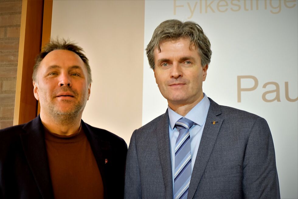 Fylkesordfører for Trøndelag, Tore O. Sandvik (til venstre) er fornøyd med reformprosessen i Trøndelag. Her sammen med fylkesrådmann i Finnmark, Øystein Ruud.
 Foto: Bjørn Hildonen