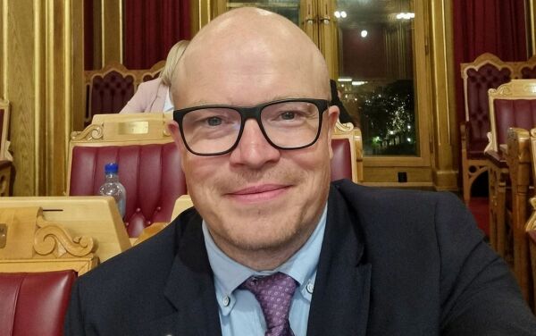 Ap trygger Norge, FrP går til sengs med eliten
