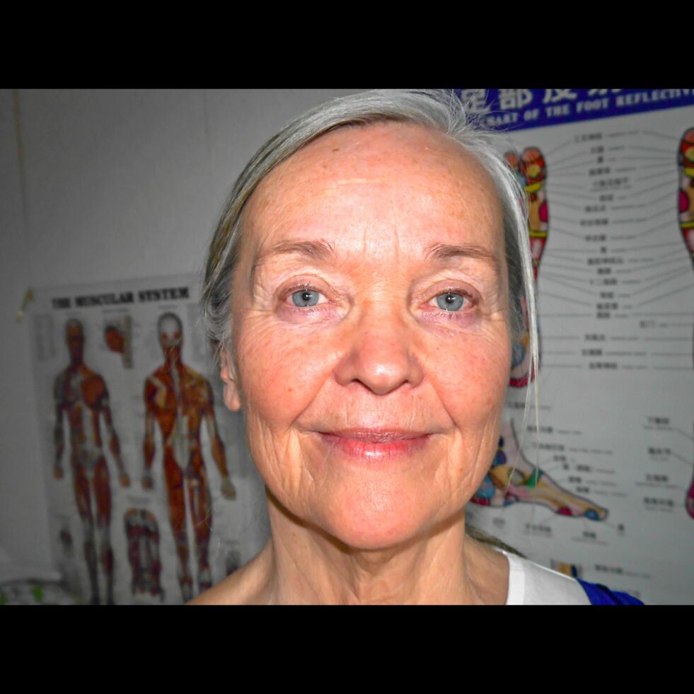 Anne Grødem har drevet Nordkapp Naturterapi siden 2001. – I mennesket henger alt sammen; det fysiske, det psykiske, det åndelige, sier hun - og bruker det som grunnlag for sin praksis.
 Foto: Geir Johansen