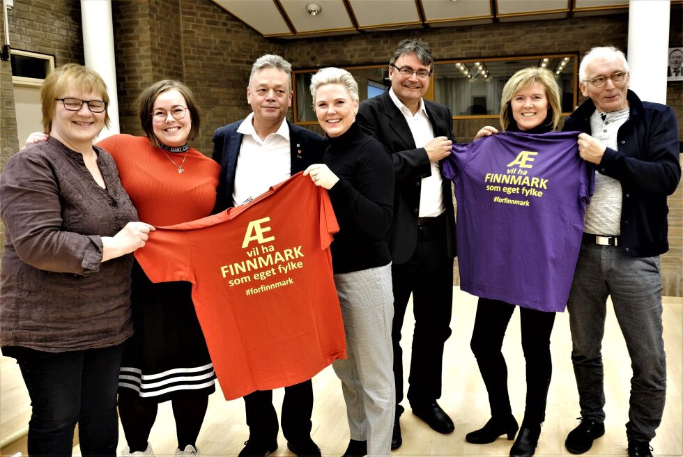 De skal sørge for å reversere tvangssammenslåingen. Fra venstre Randi Karlstrøm, Katrine Boel Gregussen, Fred Johnsen, Anne Beathe K. Tvinnereim, Remi Strand, Torill Olsen og Arne Pedersen.
 Foto: Bjørn Hildonen