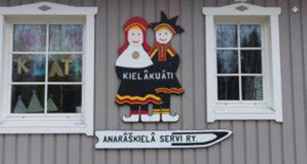 Foreningen for enaresamisk språk/Anarâškielâ servi ble etablert i 1986 for å redde språket. I 1997 opprettet de «språkreir», enaresamisk barnehage.
 Foto: Anarâškielâ servi