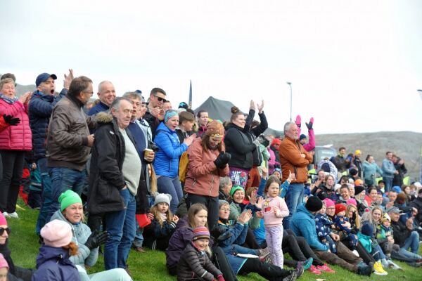 Sjelden folkefest på Mehamn gressbane
