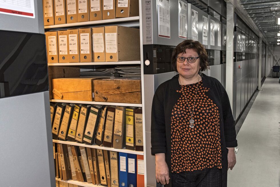 Daglig leder Gunnhild S. Engstad ved Interkommunalt arkiv Finnmark i Lakselv har snart et helt fullt depot.
 Foto: Marius Thorsen