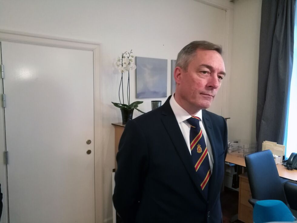 Frank Bakke-Jensen fikk seg en god time med intervjuer etter at han fredag ble utnevnt til forsvarsminister.
 Foto: Erik Brenli