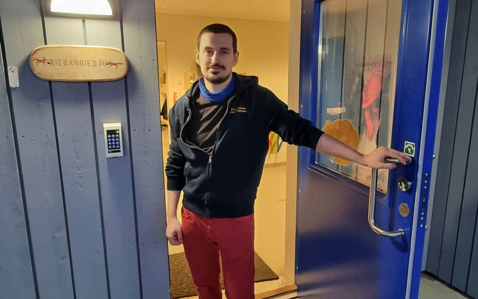 Slovaken Martin Velky jobber på en av de samiske avdelingene i barnehagen i Nesseby, og tar samtidig utdanning som barnehagelærer ved Samisk høyskole i Kautokeino – der all undervisning er på samisk.