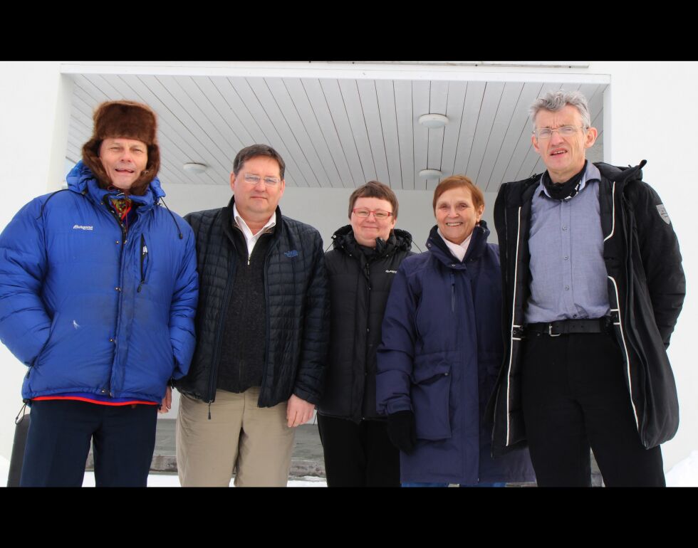 Finnmarkskommisjonen, som består av (fra venstre) Ole Henrik Magga, Jon Bernhard Henriksen, Veronica Andersen, Hilde Heggelund og leder Jon Gauslaa har fått mange rettighetskrav å ta stilling til i feltet Tana/Tanafjorden.
 Foto: Torbjørn Ittelin