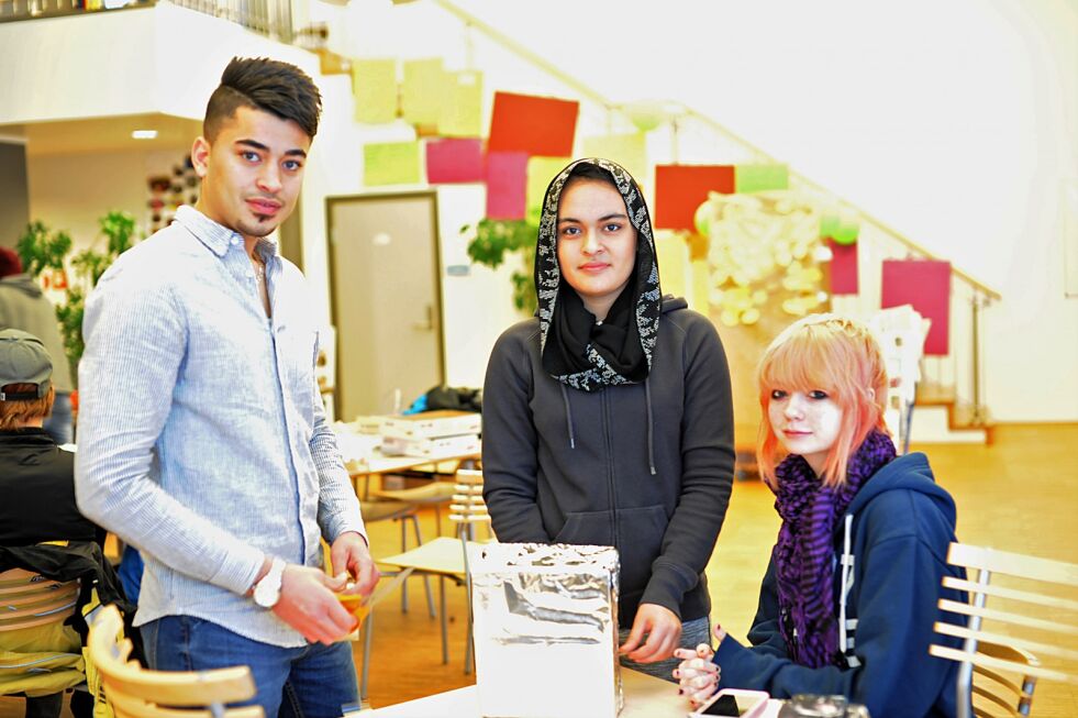 Hayder Liyth, Nilofar Anwar og Marita Lebesbye-Isaksen jobbet sammen for å konstruere den perfekte kurven.
 Foto: Hannah Persen