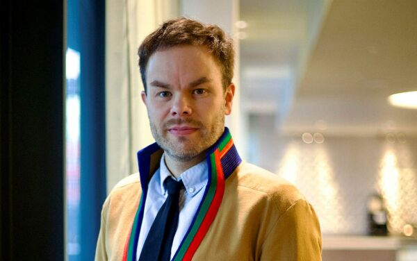 Har fratrådt med øyeblikkelig virkning