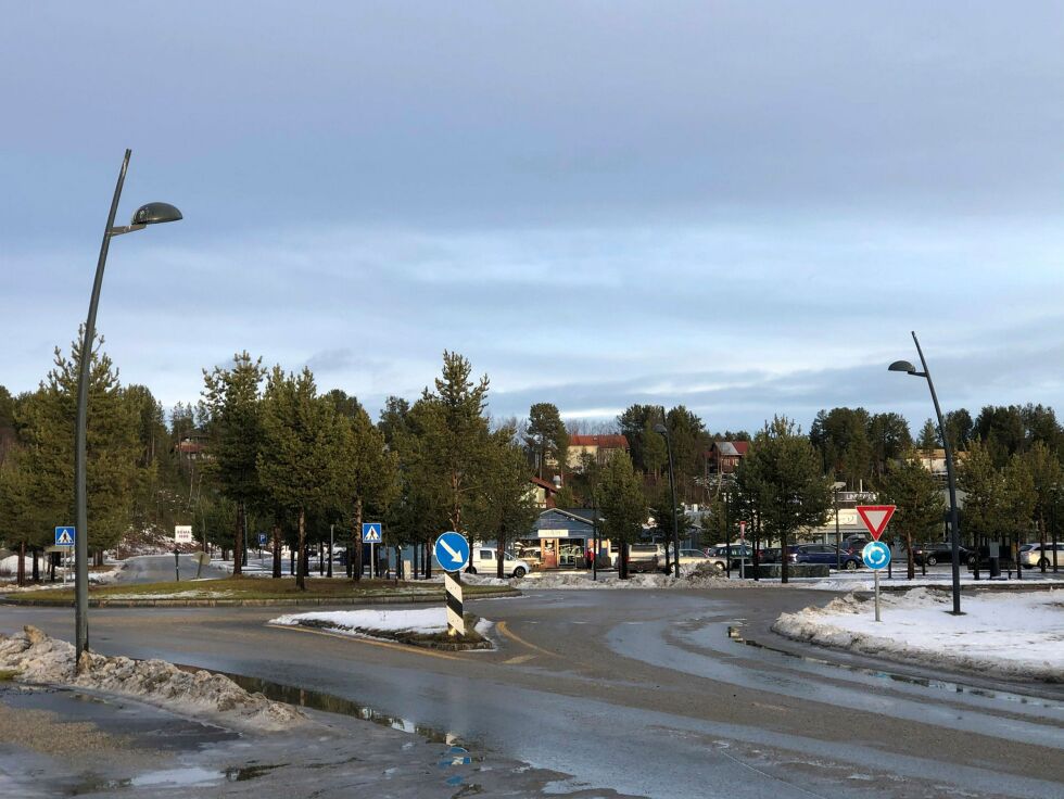 I Karasjok var det 2,3 grader varmere enn normalt i oktober, og slik så det ut i bygdas hovedkryss den tredje dagen i november. Foto: Stein Torgeir Svala
 Foto: Stein Torgeir Svala