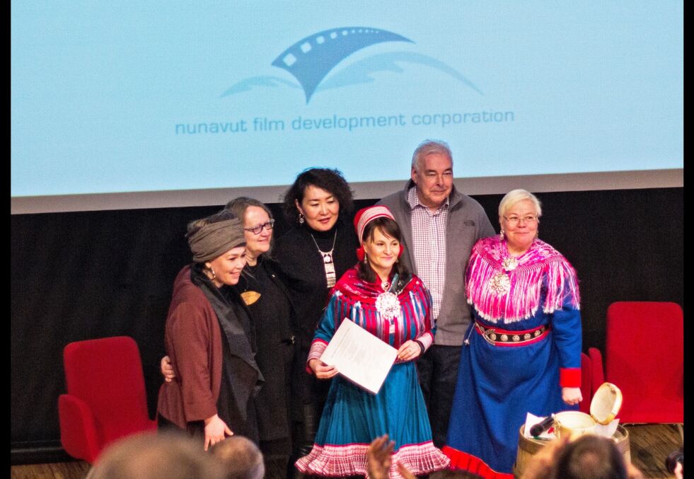 Her har Pipaluk K. Jørgensen, Valerie Creighton, Sardana Savvina, Anne Laila Utsi, Huw Eirug og Liisa Holmberg skrevet under samarbeidsavtalen om Arctic Indigenous Film Fund (AIFF).
 Foto: June Helén Bjørnback