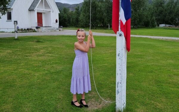 Er Sofie (9) landets yngste kirketjener?