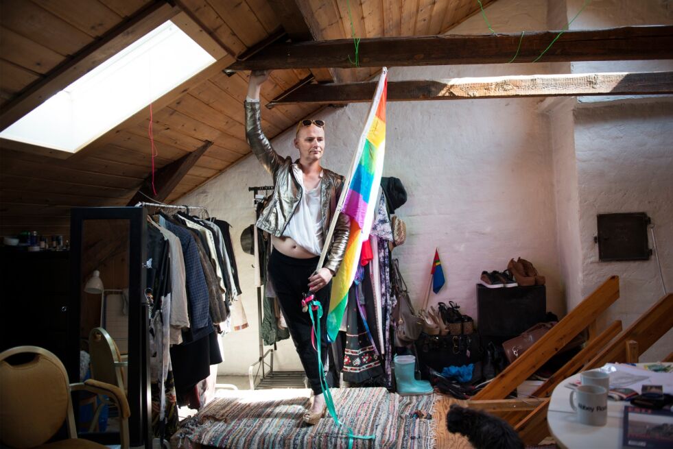 Det har akkurat vert Pride i Oslo, men i kollektivet i Osterhaugsgate i Oslo står regnbueflagget alltid fremme.
 Foto: Frøydis Falch Urbye