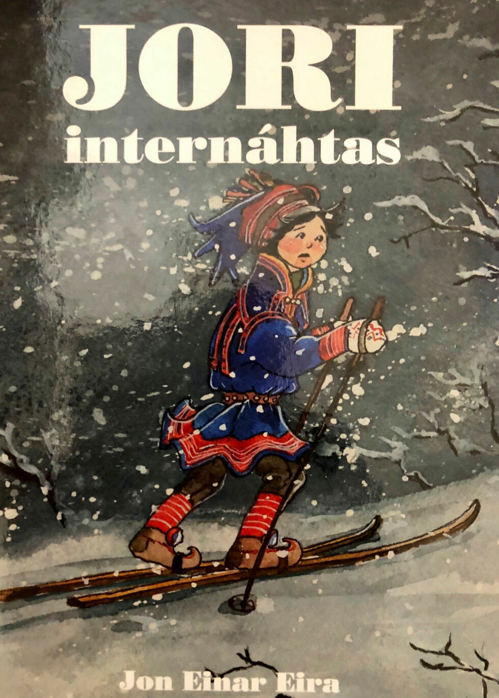 Jori Internáhtas er den tred­je boka i se­ri­en om Jori skre­vet av Jon Ei­nar Eira.
 Foto: Illustrasjon