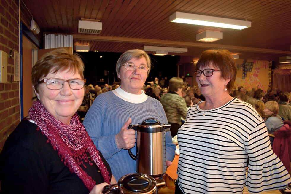 Annelise Tjelde, Aslaug Emanuelsen og Torgunn Seljesæther fra Pasvikdalen pensjonistforening stiller gjerne opp for å lage til en fin fest.
 Foto: Birgitte Wisur Olsen