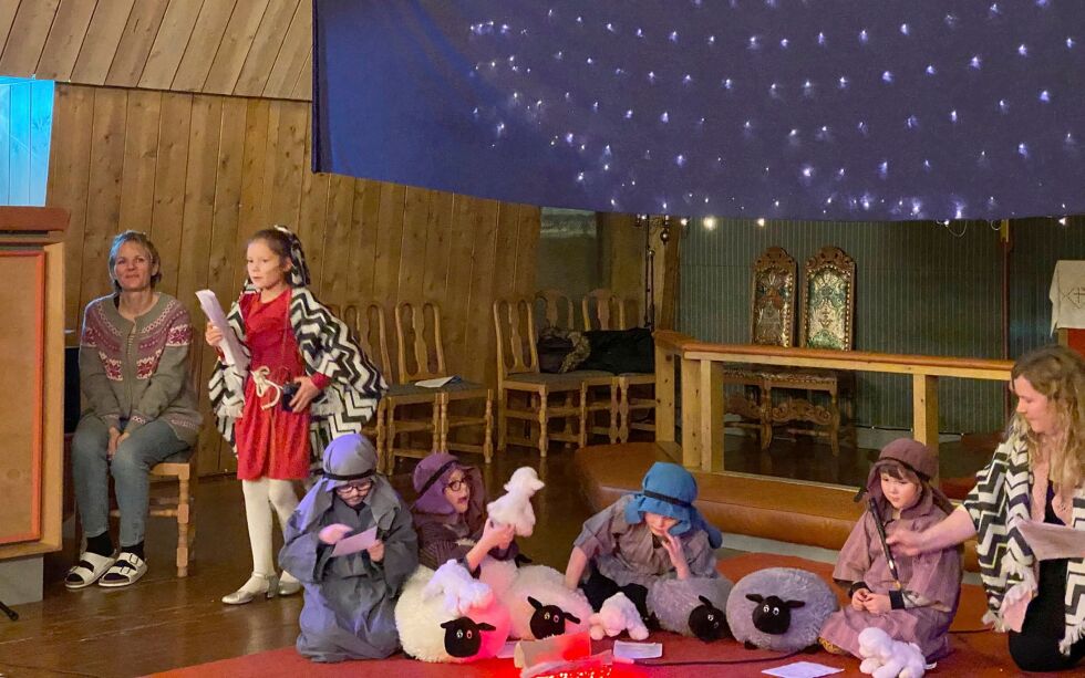 Skolegudstjenesten er en viktig kulturell tradisjon. Her fra julespill i Lakselv kirke, med hyrdene på marken.
 Foto: Roger Albrigtsen