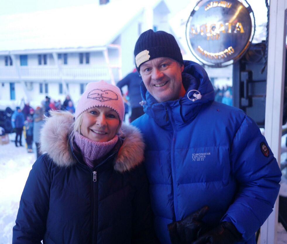 Birgit Lähdesmäki Johansen og Tore Fosse gikk nok en gang i bresjen for å arrangere solfestival i  ei ellers ganske så stille tid. Foto: Geir Johansen