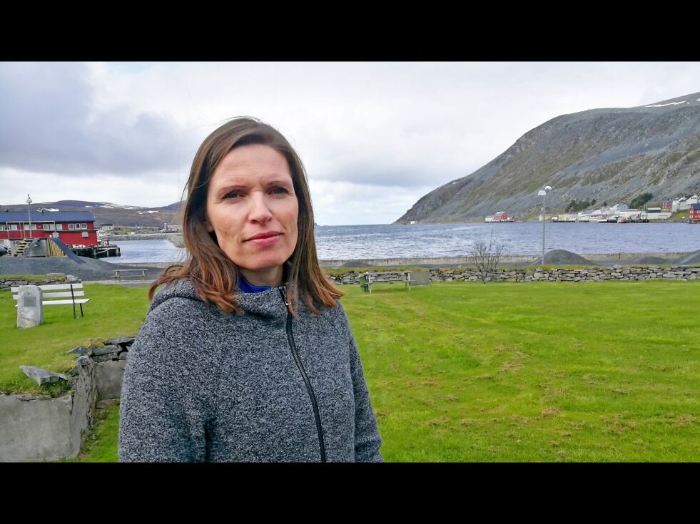 Lebesby-ordfører Stine Akselsen (Ap) frykter for innbyggernes liv og helse etter at det har kommet ut at flere av de nye ambulanseflyene ikke kan lande på Mehamn lufthavn.
 Foto: Erik Brenli