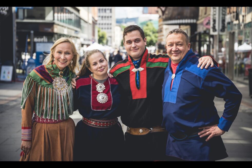 Urbansamene Mona Tornensis Hornæs, Aili Guttorm, Piera Heaika Muotka og Tor Gunnar Nystad er glad for et punkt i den nye byrådserklæring i Oslo.
 Foto: Jonas Driveklepp