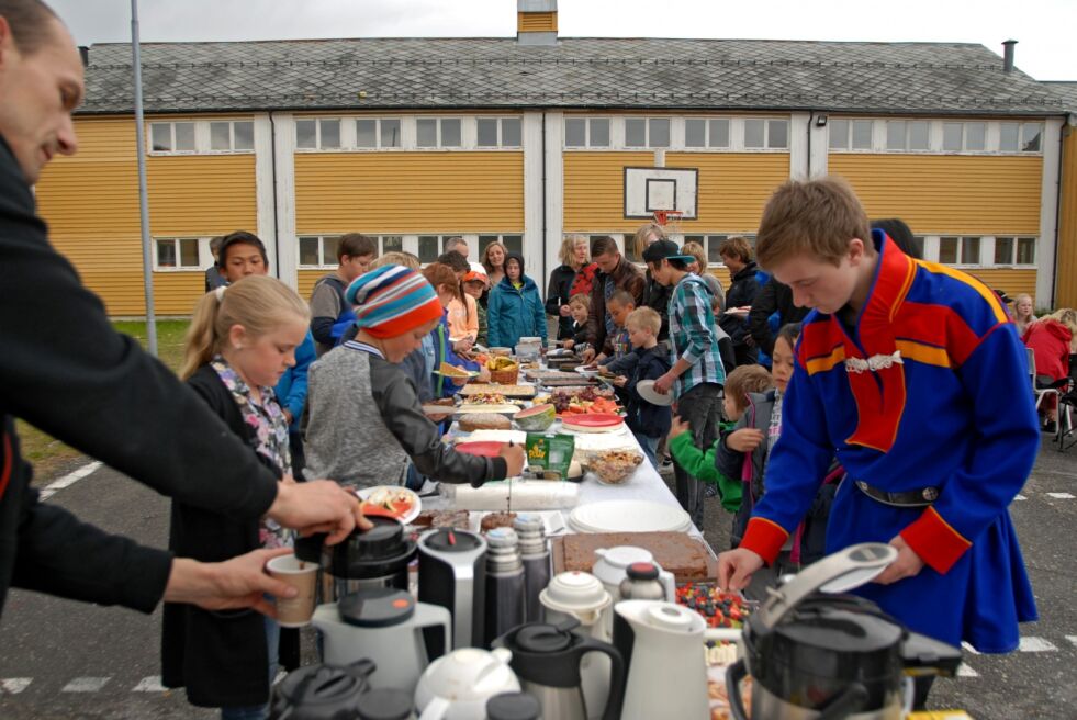 Fest i skolegården, for aller siste gang.
 Foto: Guro S Bjerk