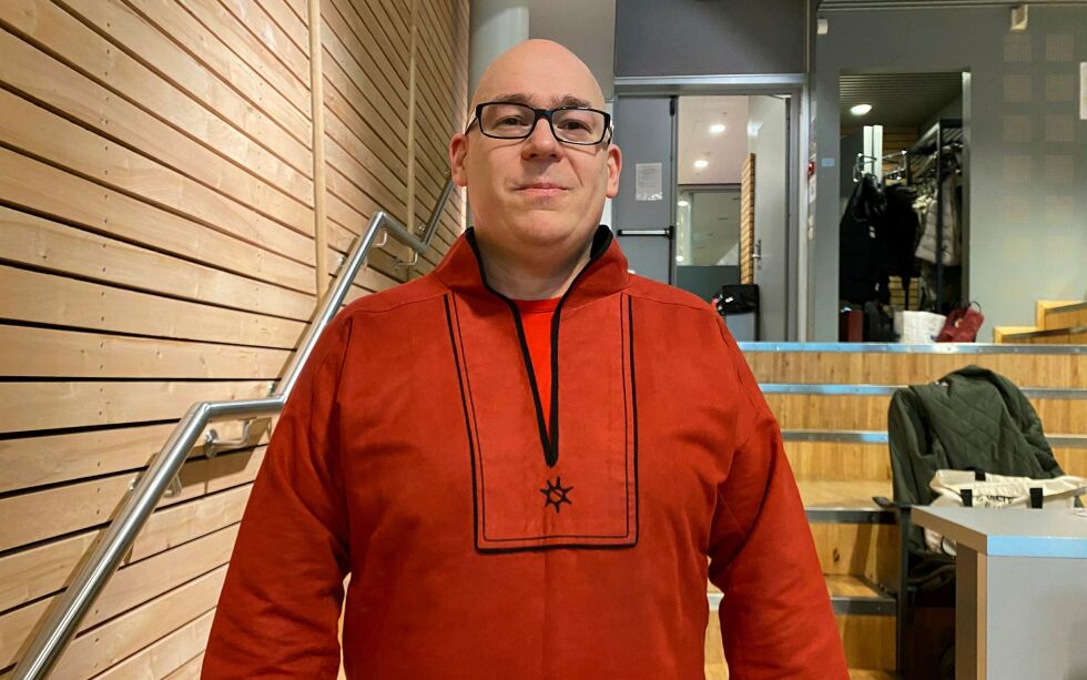 Forsker Ketil Lenert Hansen forteller om psykisk helse blant samisk ungdom.
 Foto: Elin M. Wersland