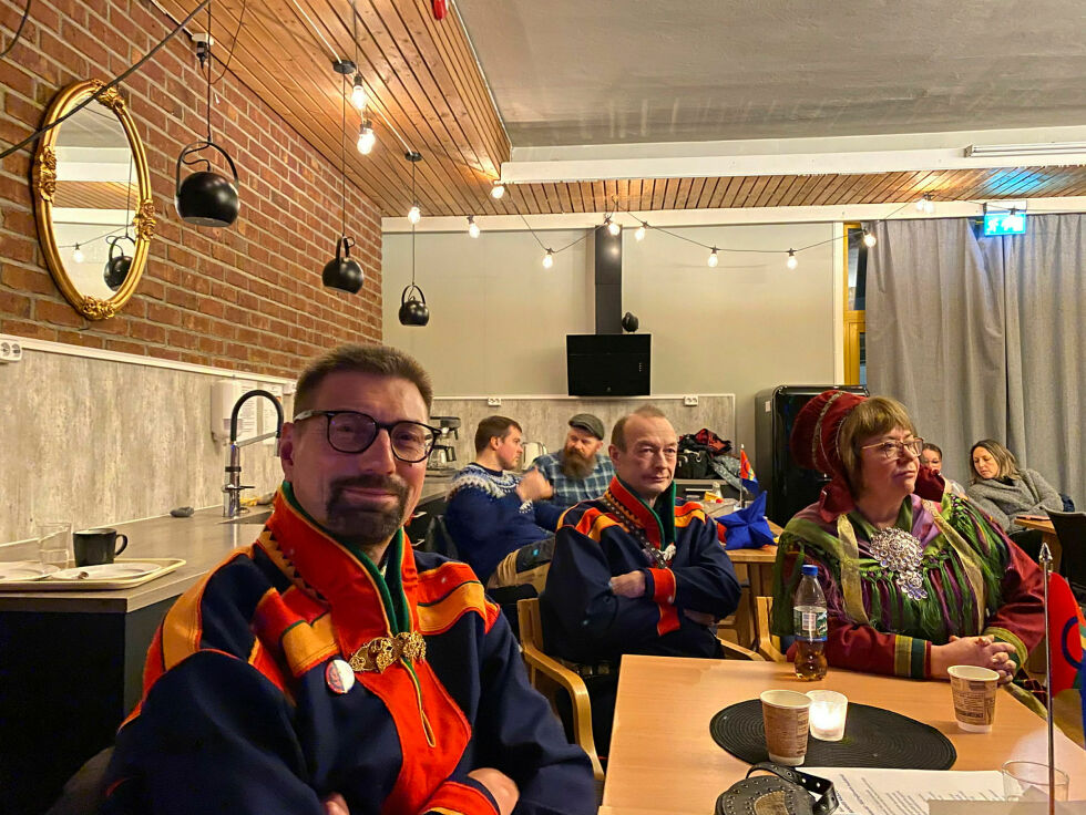 Terje Lilleeng (venstre) fra Nesseby sameforening synes at gáktiwalk er et spennende konsept som flere burde ta til seg.
 Foto: Emil Olai Danielsen