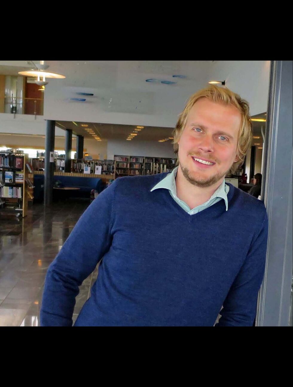 Heikki Knutsen går nå fra å være rådgiver til å bli biblioteksjef på fylkesbiblioteket i Finnmark.
 Foto: Evy Andersen, Finnmark fylkesbibliotek