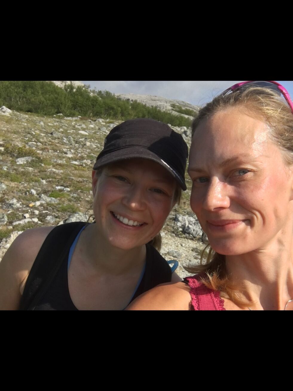 Ragnhild Oline Eliassen og Christina Storelv fullførte elleve av elleve topper, her på &#268;áskilvárri.
 Foto: Privat