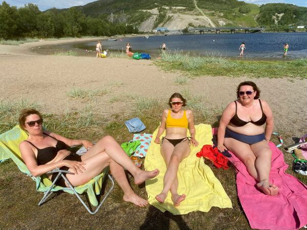 Hett strandliv på Sandnes