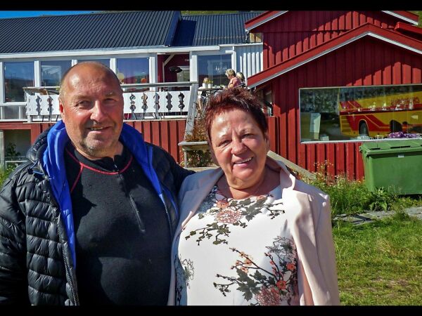 Kjell og Heidi står han av