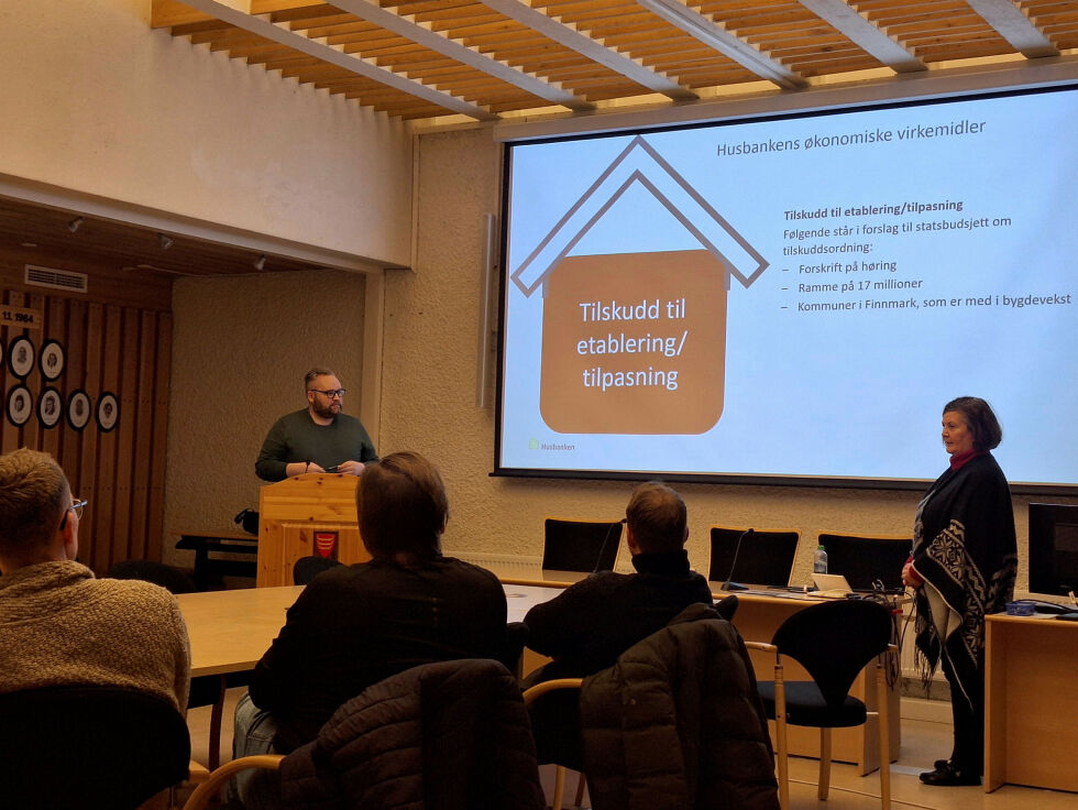 Trond Bratlie og Lene R. Edvardsen fortalte om Husbankens virkemidler.
 Foto: Torbjørn Monsen