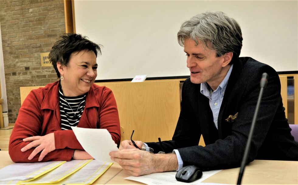 Både avtroppende fylkesordfører Ragnhild Vassvik og avtroppende fylkesrådmann Øystein Ruud var enig om å støtte Porsangen. Foto: Bjørn Hildonen